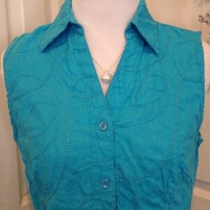 Turquoise linen sleeveless top w threaded design